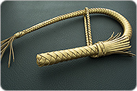 Плетка снежный барс золотистая