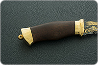 Нож Н8-Спецназ с гравировкой орла мореный орех, черный дамаск, латунь покрытая золотом : фото 5