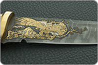 Нож Н8-Спецназ с гравировкой орла мореный орех, черный дамаск, латунь покрытая золотом : фото 9