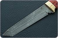 Нож Н10 Телохранитель стабилизированная карельская береза, нержавеющий дамаск, латунь покрытая золотом : фото 3