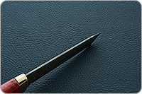 Нож Н10 Телохранитель стабилизированная карельская береза, нержавеющий дамаск, латунь покрытая золотом : фото 9